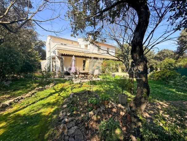 A louer MAISON  6 PIECES 170 M2  UZES