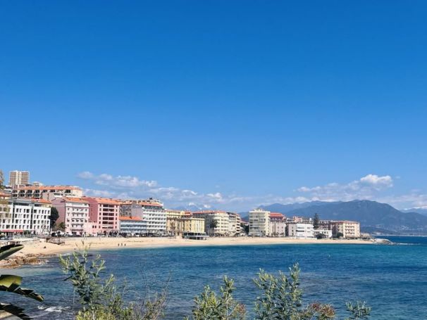 A louer APPARTEMENT T2 51 M2 BORD DE MER AJACCIO