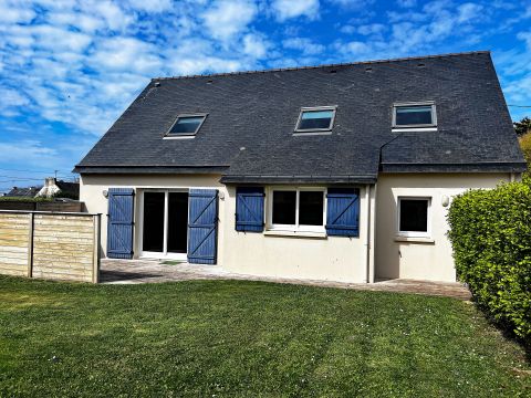 vente A Porspoder, dans le Pays d'Iroise  en bordure de côte.