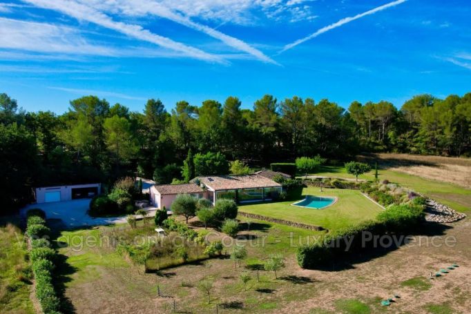 A louer MAISON  6 PIECES 202 M2  PEYNIER