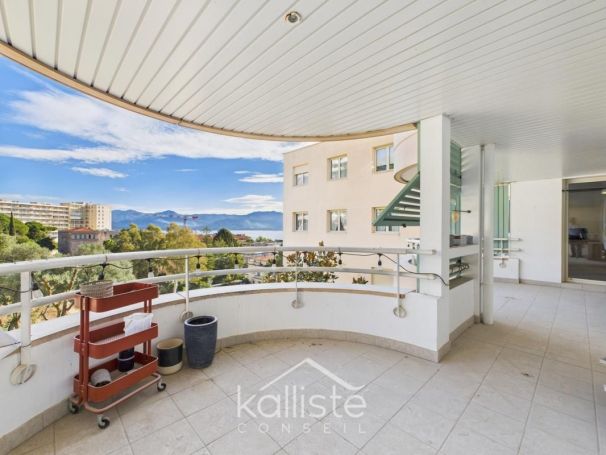 A louer APPARTEMENT DE PRESTIGE T5 131 M2 TERRASSE BORD DE MER AJACCIO