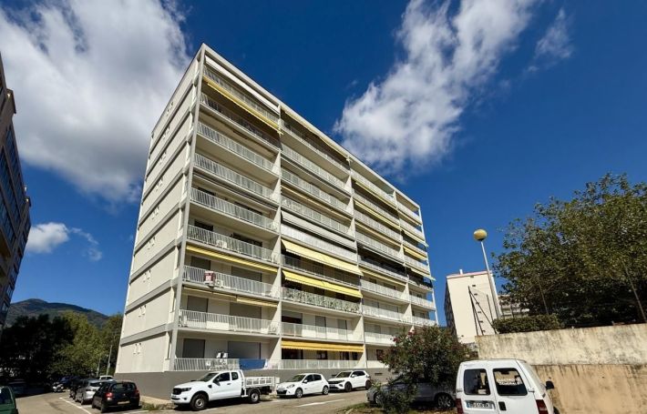 A louer APPARTEMENT T3 71 M2 TERRASSE BORD DE MER AJACCIO