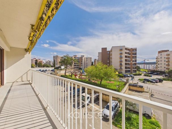 A louer APPARTEMENT T3 71 M2 TERRASSE BORD DE MER AJACCIO