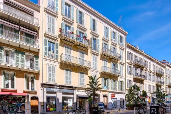 A louer APPARTEMENT T4 85 M2 TERRASSE BORD DE MER NICE