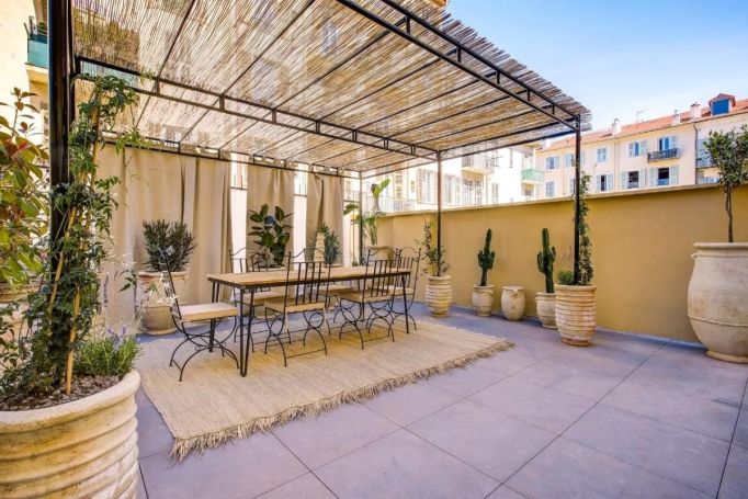 A louer APPARTEMENT T4 85 M2 TERRASSE BORD DE MER NICE
