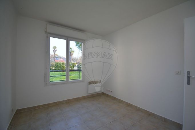 A louer APPARTEMENT T2 39 M2 TERRASSE BORD DE MER CAGNES SUR MER