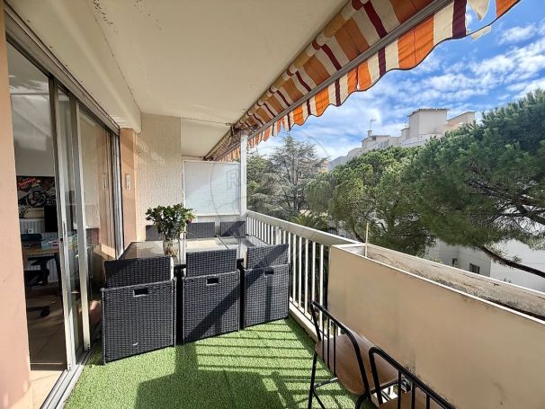 A louer STUDIO  36 M2 TERRASSE BORD DE MER NICE