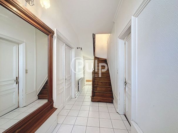 A louer MAISON  DE MAîTRE  HESDIN