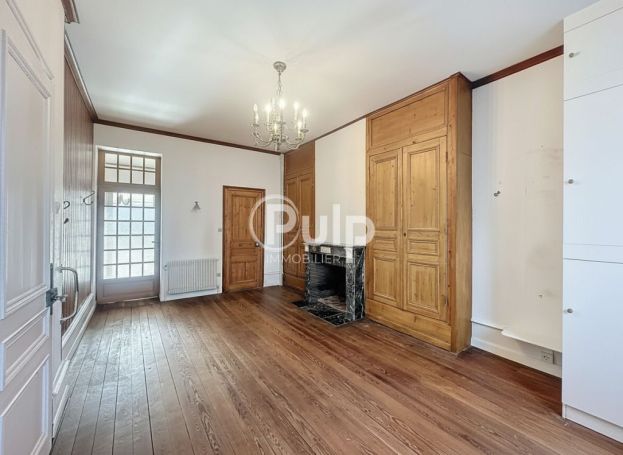 A louer MAISON  DE MAîTRE  HESDIN