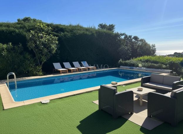 A vendre MAISON  6 PIECES 163 M2 BORD DE MER SAINT AYGULF