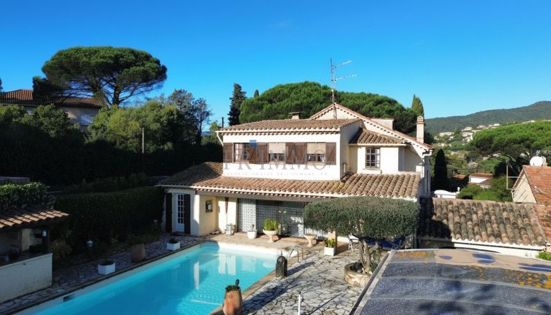 A louer MAISON  6 PIECES 176 M2 BORD DE MER SAINTE MAXIME