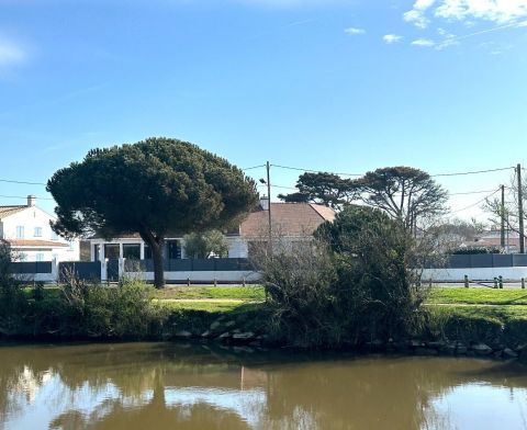 A vendre MAISON  7 PIECES 264 M2 BORD DE MER SAINT GILLES CROIX DE VIE