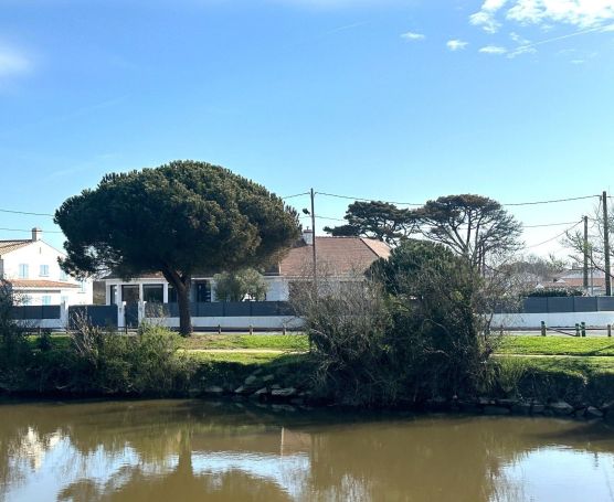 A vendre MAISON  7 PIECES 264 M2 BORD DE MER SAINT GILLES CROIX DE VIE