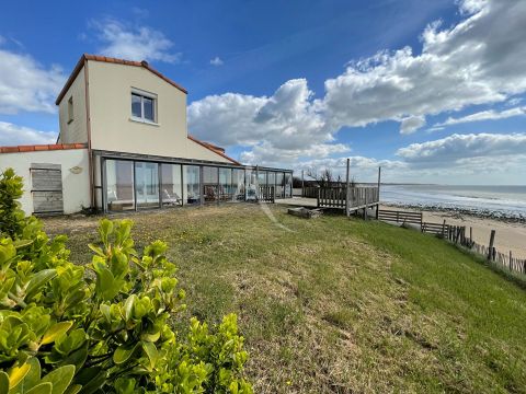 A vendre MAISON  5 PIECES 104 M2 PIEDS DANS L'EAU LONGEVILLE SUR MER