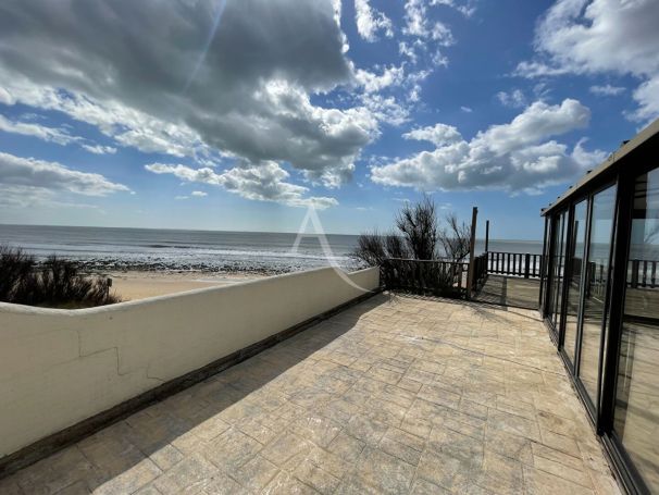 A vendre MAISON  5 PIECES 104 M2 PIEDS DANS L'EAU LONGEVILLE SUR MER