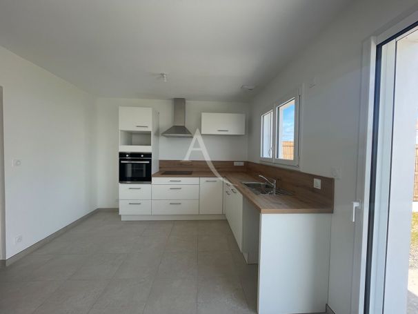 A vendre MAISON  5 PIECES 80 M2 BORD DE MER SAINT VINCENT SUR JARD