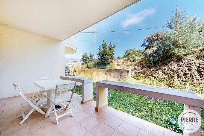 A vendre APPARTEMENT T2 34 M2 TERRASSE BORD DE MER SIX FOURS LES PLAGES