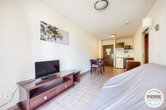 A vendre APPARTEMENT T2 34 M2 TERRASSE BORD DE MER SIX FOURS LES PLAGES