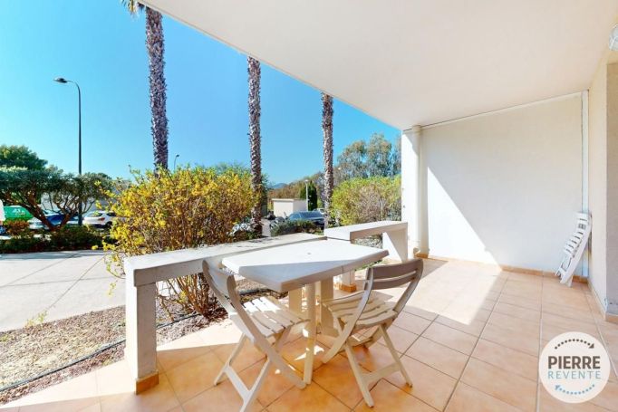 A vendre APPARTEMENT T2 34 M2 TERRASSE BORD DE MER SIX FOURS LES PLAGES
