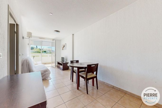 A vendre APPARTEMENT T2 34 M2 TERRASSE BORD DE MER SIX FOURS LES PLAGES