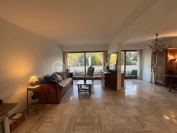 A louer APPARTEMENT T4 537 M2 TERRASSE BORD DE MER CANNES