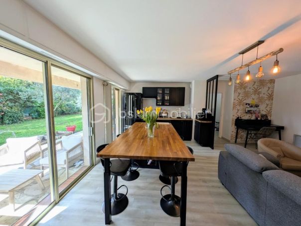 A louer APPARTEMENT T5 99 M2 BORD DE MER VENCE