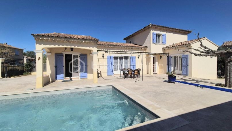 A vendre MAISON  5 PIECES 128 M2  PIERREFEU DU VAR