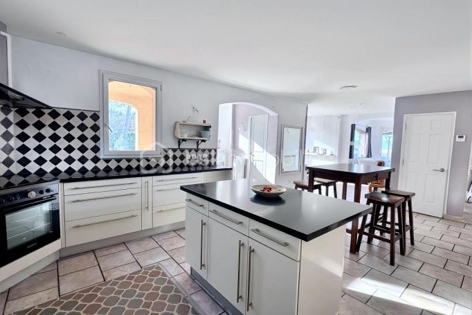 A louer MAISON  5 PIECES 131 M2  BRIGNOLES