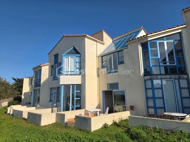 A louer STUDIO  25 M2 TERRASSE PIEDS DANS L'EAU NOIRMOUTIER EN L ILE