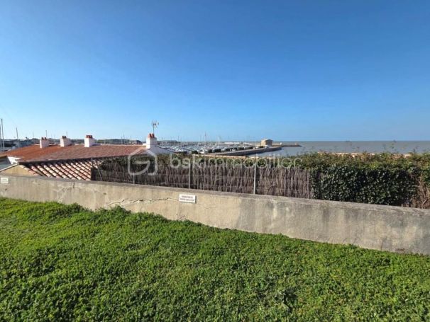 A louer STUDIO  25 M2 TERRASSE PIEDS DANS L'EAU NOIRMOUTIER EN L ILE