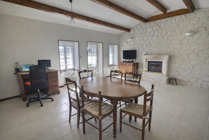 A louer LONGèRE  4 PIECES 94 M2  BOIS DE CENE