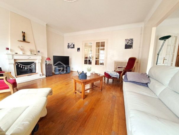 A louer APPARTEMENT T4 146 M2  ABBEVILLE