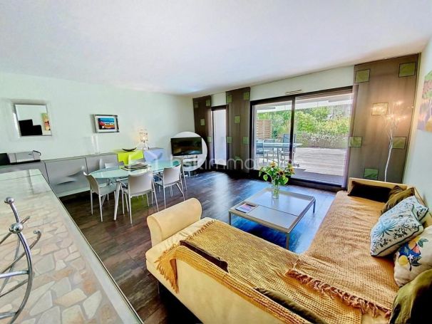 A louer APPARTEMENT DE PRESTIGE T4 107 M2 TERRASSE BORD DE MER CANNES