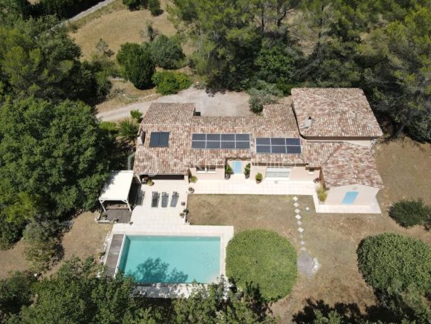 A louer MAISON  8 PIECES 210 M2  DRAGUIGNAN