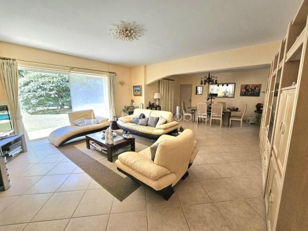 A louer MAISON  8 PIECES 210 M2  DRAGUIGNAN