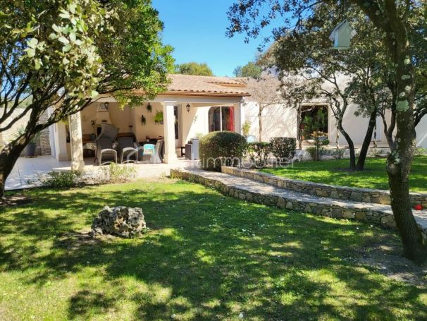 A louer MAISON  10 PIECES 236 M2  NIMES