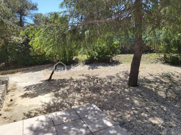 A louer MAISON  10 PIECES 236 M2  NIMES