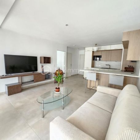 A louer APPARTEMENT T2 45 M2 TERRASSE BORD DE MER NICE