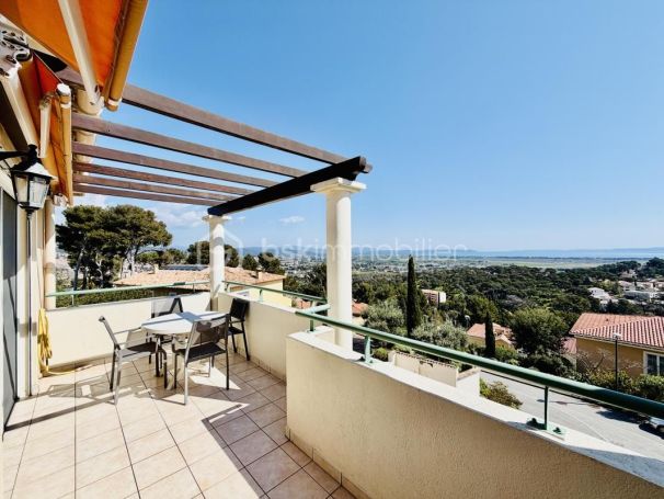 A louer APPARTEMENT T4 80 M2 TERRASSE VUE MER HYERES