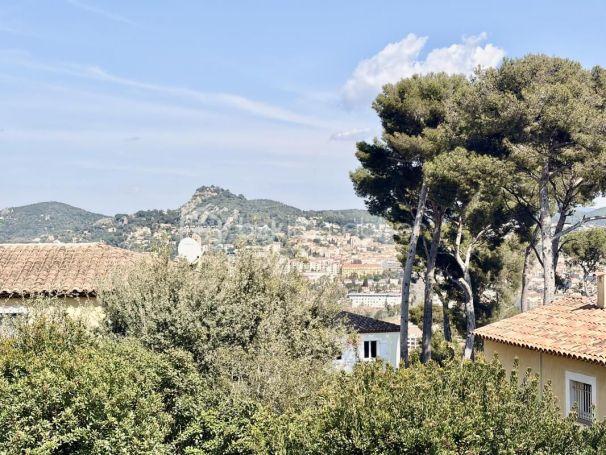 A louer APPARTEMENT T4 80 M2 TERRASSE VUE MER HYERES