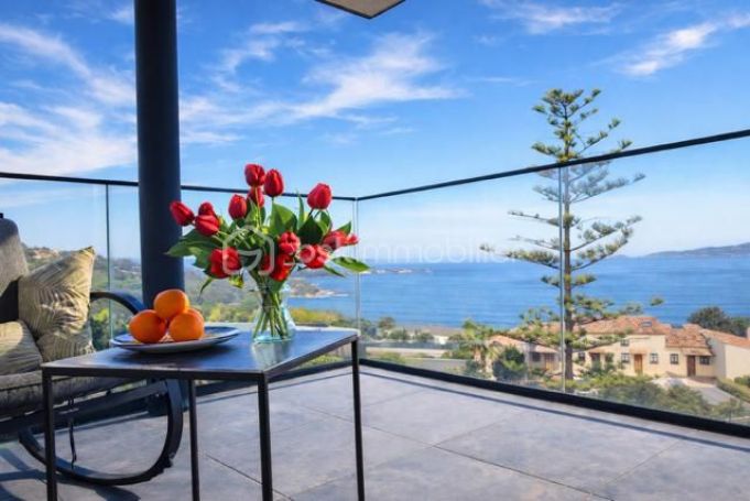 A louer APPARTEMENT T3 55 M2 TERRASSE VUE MER PIETROSELLA