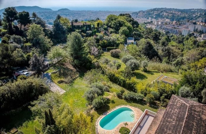 A vendre MAISON  6 PIECES 442 M2 VUE MER NICE