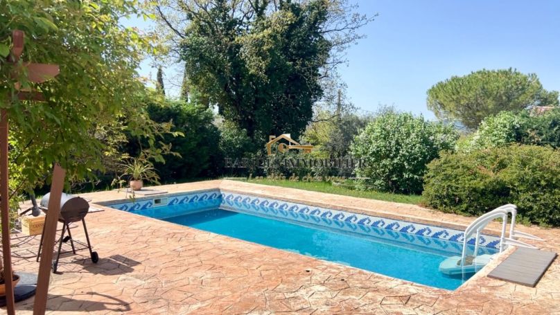 A louer MAISON  4 PIECES 176 M2  LA VERDIERE