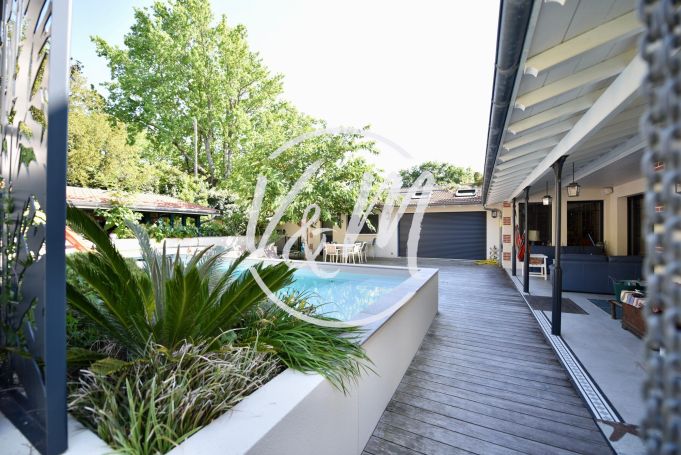 A vendre Superbe VILLA  contemporaine 7 PIECES 238 M&sup2; piscine Andernos-les-Bains