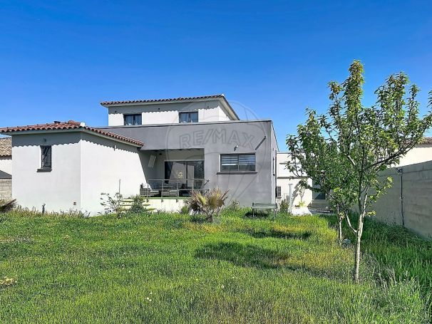 A louer MAISON  7 PIECES 168 M2  SAINT GENIES DE MALGOIRES