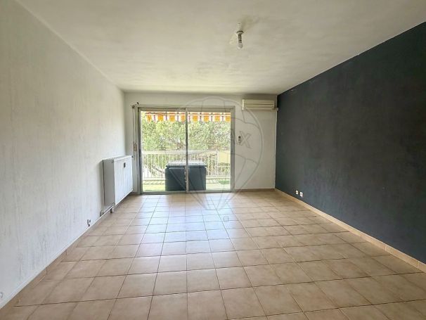 A louer STUDIO  36 M2 TERRASSE BORD DE MER NICE