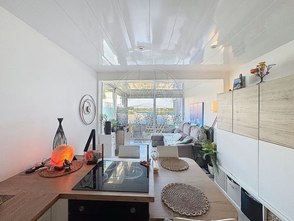 A louer APPARTEMENT T3 46 M2 TERRASSE BORD DE MER LEUCATE