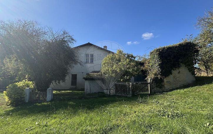 A louer MAISON  DE MAîTRE  ROAILLAN