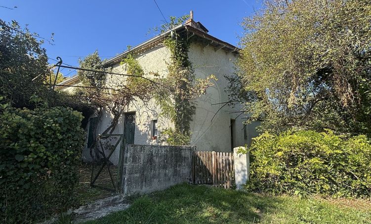 A louer MAISON  DE MAîTRE  ROAILLAN