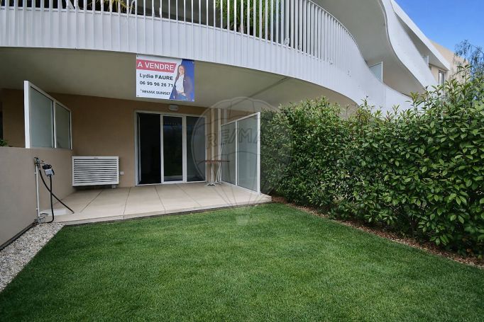 A louer STUDIO NEUF  35 M2 BORD DE MER VILLENEUVE LOUBET